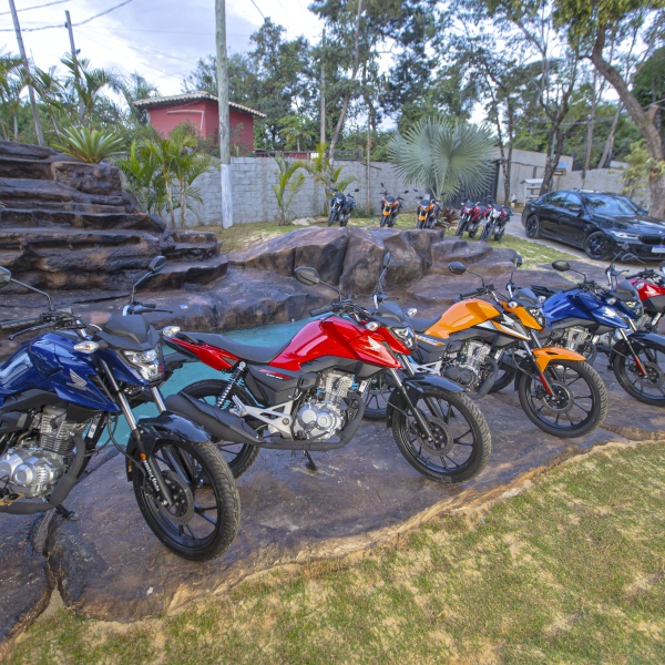 BMW 530E HIBRIDA SPORT + 15 MOTOS 0 KM 