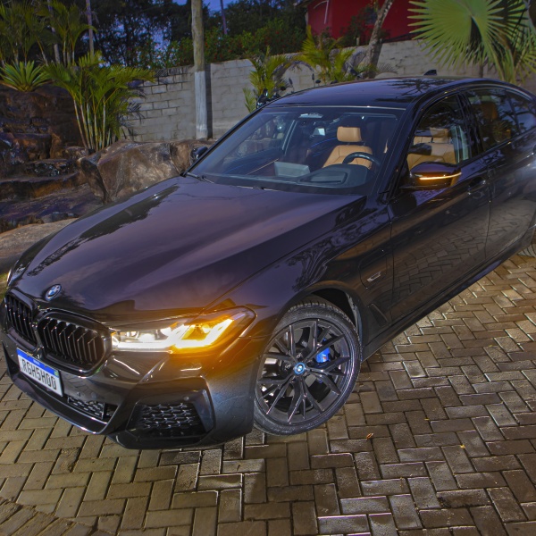 BMW 530E HIBRIDA SPORT + 15 MOTOS 0 KM 